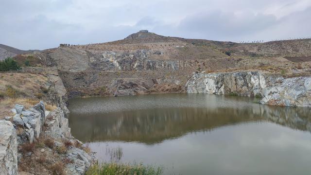 闲逛包头大青山南坡笸箩铺景点，去时一人，景区也一人，有点荒野