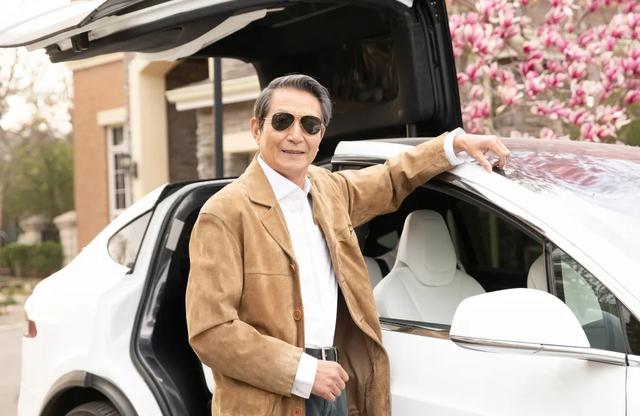 60岁后才醒悟：跟团是花钱受罪？自驾才是退休旅行的天花板！