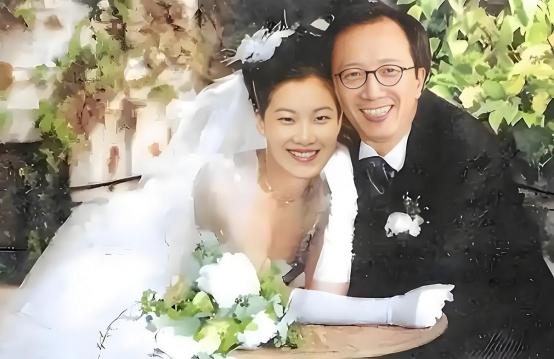 恩爱23年难抵现实残酷，伏明霞把梁锦松熬成爹，年龄差终究是道坎