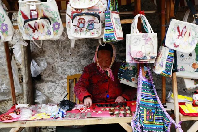 贵州：畅游安顺风光，感受黔中民俗！