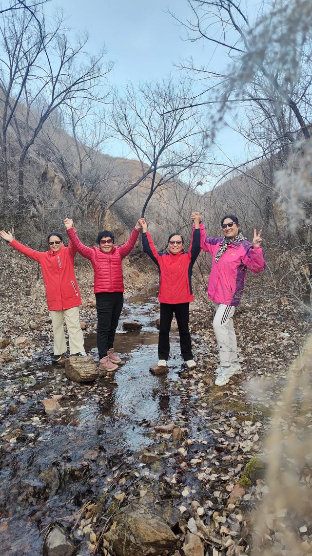 宣化瓦窑头水库芦苇成片，水天一色值得观看