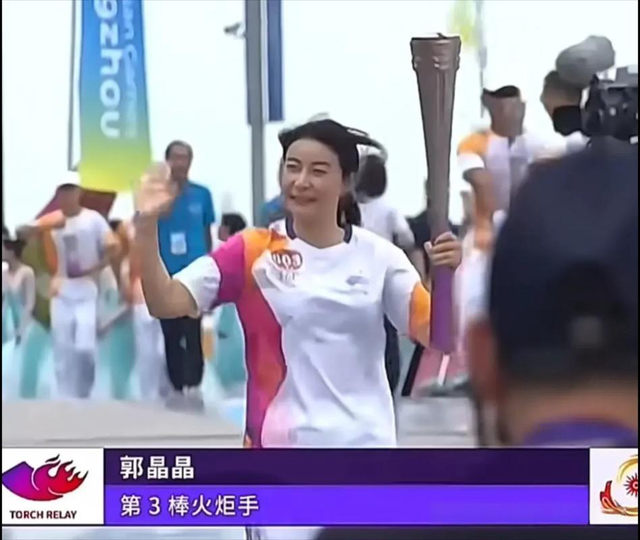 央视对郭晶晶的称呼变了，三字之差释放强烈信号，霍震霆全说对了