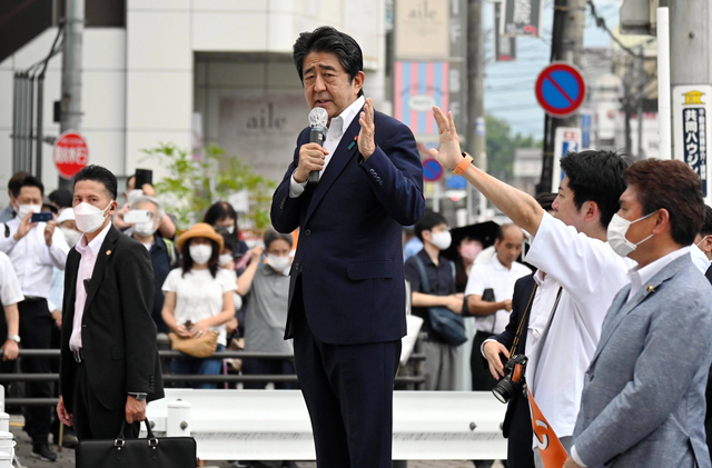 “坚持不撤回涉华错误发言	”的高市早苗，竟还计划着“拜鬼”？