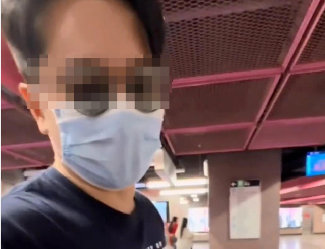 内地男称在港铁上被殴打受伤严重就医需花25万，“自卫”后还被调查需保释，广东网民：觉得楼主吹水夸大！