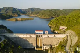 岑巩：下溪水库秋景如画图片