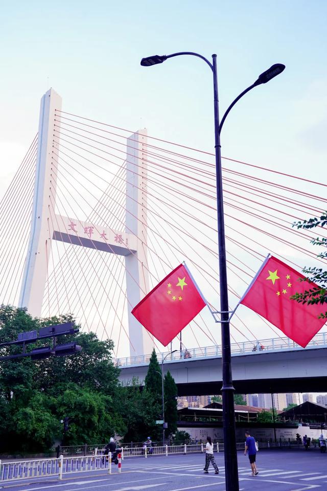 漫步拱墅，邂逅满街“中国红”！