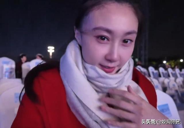 水均益泉州给女儿带娃，与前妻18年后再同框	，主动搭话对方却不理