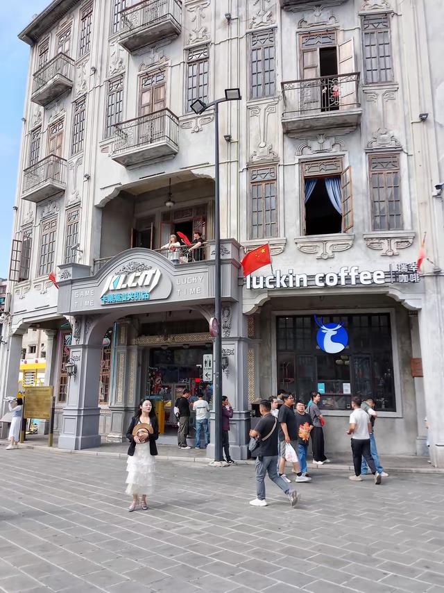 汕头广州陆距500公里/高铁350时速/1.5小时到达/票价200余元/贵吗