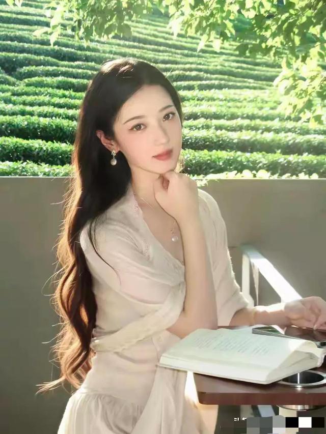 江西一校花好漂亮， 身高169cm，体重50kg 美的让人移不开眼