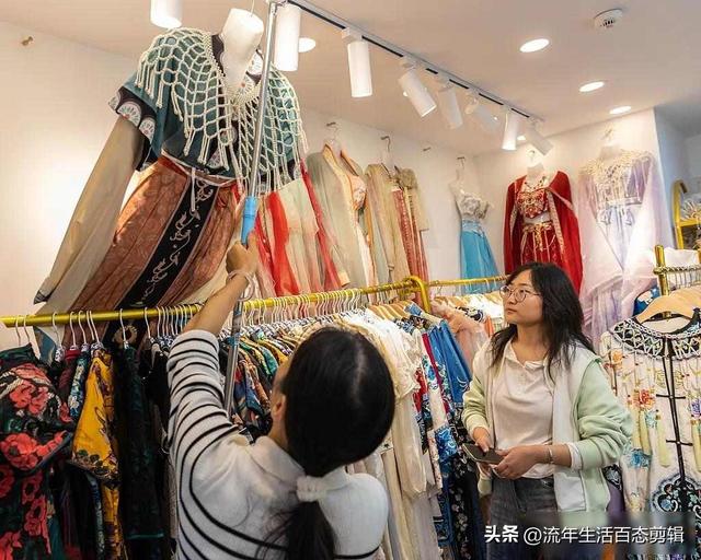 年轻人不买相机了 国庆假期订单涨了三倍多 是谁在背后悄悄推了一把