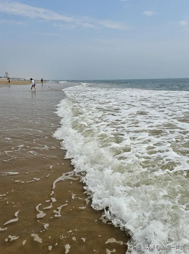 听，海的声音，是汹涌澎湃，是波涛滚滚，是风平浪静，是海风徐徐