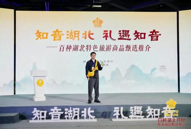 自带 “襄” 字标识！襄阳礼物 “陶气包” 文创火出圈，入选湖北特色旅游商品推介