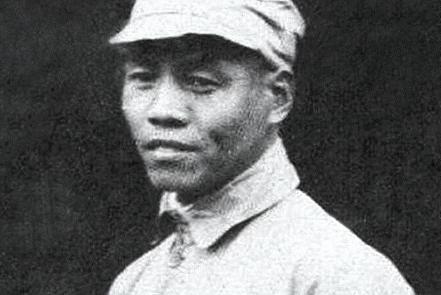 1976年	，华国锋紧急召见张宗逊，华国锋：中央要交给你一个重任