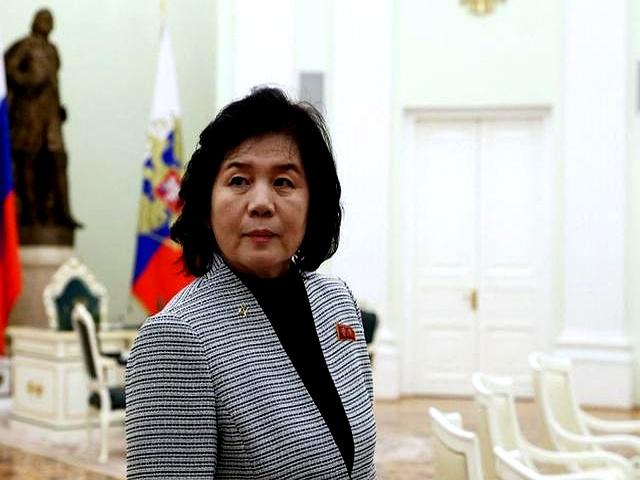 朝外相飞抵中国，有2件事要办！金正恩在阅兵前打出关键牌