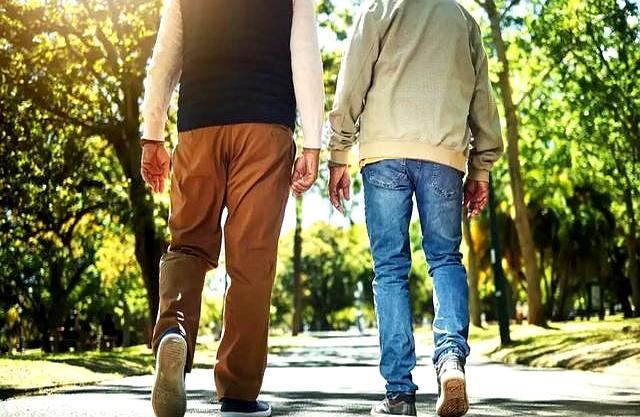 学医后才明白。增强骨密度最好的运动，不是散步游泳，而是这个