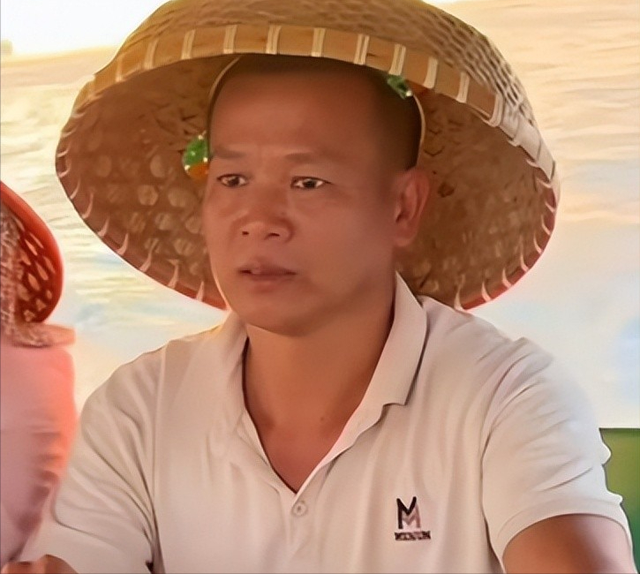 演都不演了！全红婵爸爸用冠军名号赚钱，评论区恶心的一幕出现了