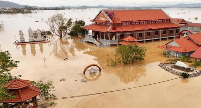 局势已恶化	，菲国61个市镇大断电，忙着反华的马科斯，被要求下台