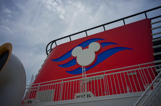 首发！等了一年多终于启航，我坐上了全世界“最快乐”的船