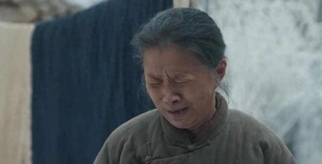 就冲这个胸，这个扣子，不颁奖给她，都说不过去！