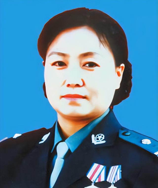 任长霞去世后，丈夫 45 岁与妻子合葬，他们唯一的儿子生活得怎么样