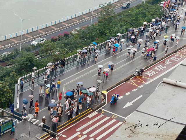 重庆这个“网红打卡点”太匪夷所思！本地人都懵了：到底拍什么？