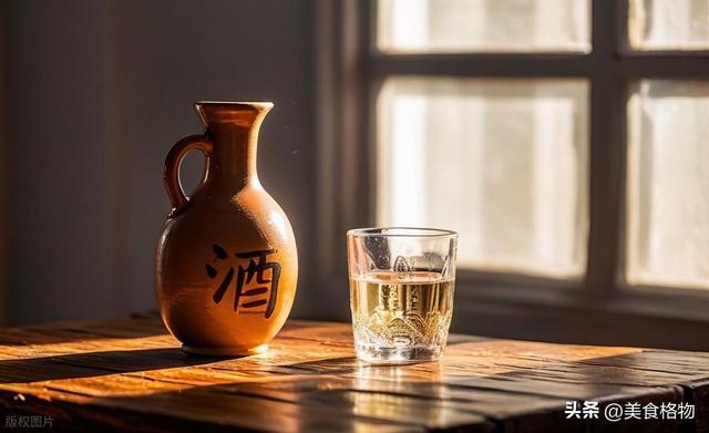白酒“热着喝”和“凉着喝”差别很大，学会正确喝法，不容易上头
