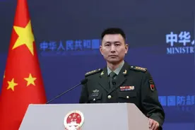 拜登一声令下，32国联合反华，解放军接过挑战书，5字让北约难堪图片