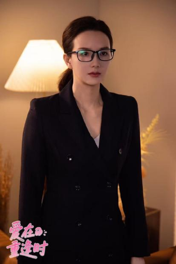 《爱在重逢时》杀青 李梅可携女美妃初露锋芒，尽显灵气