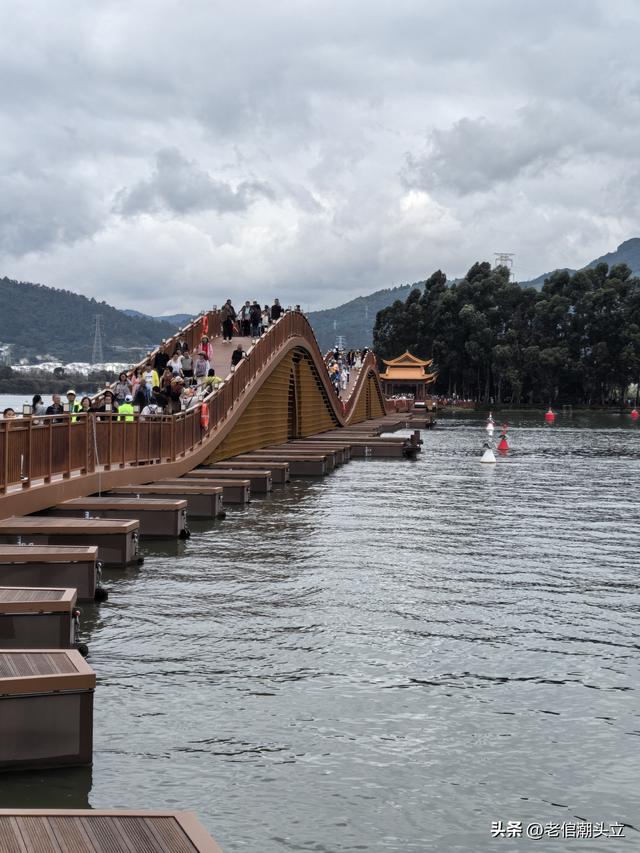 冬天的早上 晒着太阳从大观楼徒步到西山茶马花街 是什么样的感受？