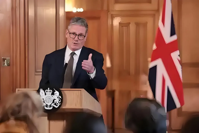 拒印工签、留富豪不慌，斯塔默的英国移民政策藏多少矛盾？