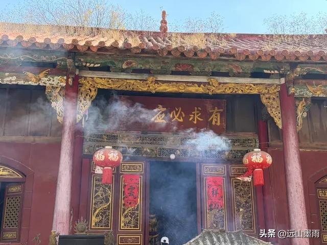 阳光明媚的冬日里,我们爬山去,逛陡坡村、看冬樱花,做晴朗的事