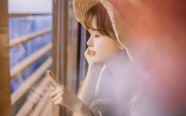 女生宠物死了怎么安慰？别劝她别哭，陪着她就好