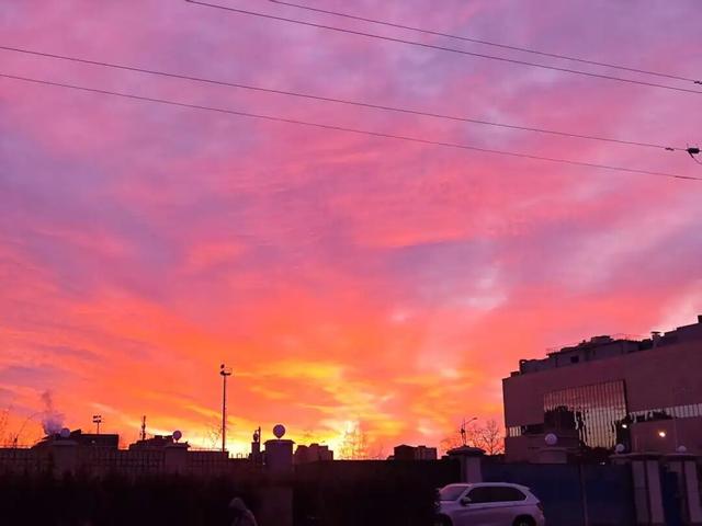 彩霞漫天！今晨的北京，真好看