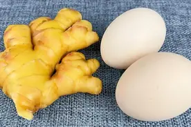 生姜加鸡蛋没想到这么厉害，90多岁老中医像60岁的秘诀，省钱实用图片