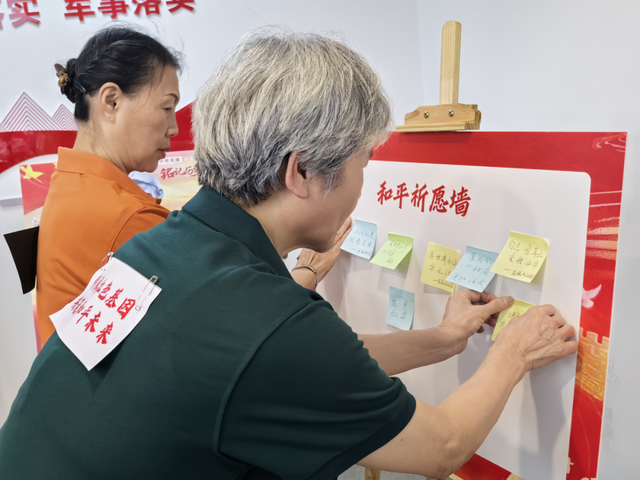 红色文化活动温情上演，老少同绘和平长卷