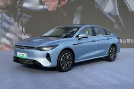 奇瑞风云A8挑战2000km续航失败！车上满员，最终1935.4km图片