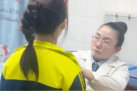 警惕！7岁女孩乳房早发育，“催熟”孩子的竟是它…图片