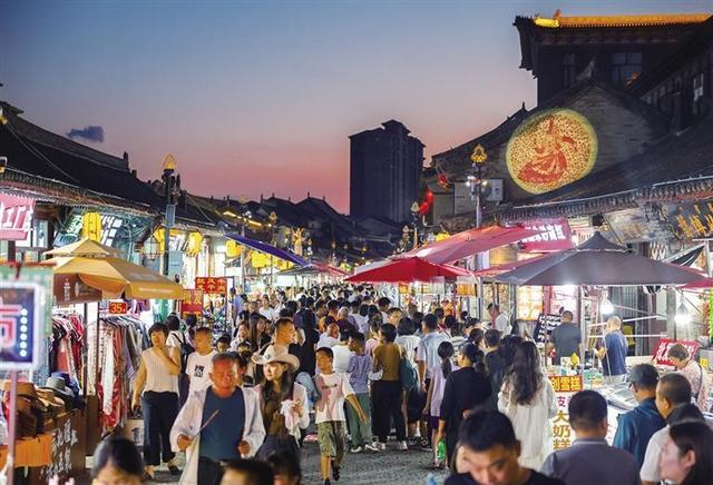 呼和浩特：暑期文旅热 烟火气正浓——塞上老街旅游休闲街区成热门打卡地