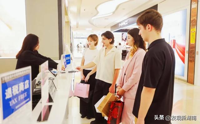 万家丽国际大酒店把“森林”搬进客房 多元业态唤醒城市旅居新想象