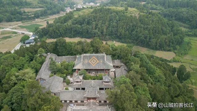 四川失落的传奇城市，以前和成都地位相当，为何如今沦为了普通县