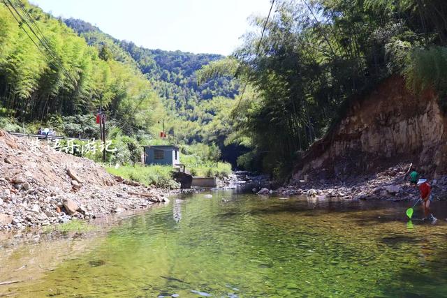 浙江宁波被群山夹峙的古村落，野溪谷成为露营休闲胜地，值得游玩