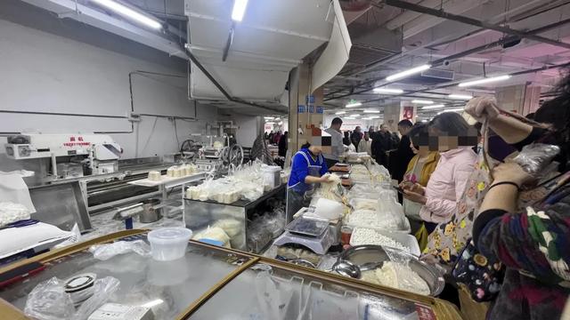 轨道直达的赶场地!地方超大,东西多,买菜这些超方便