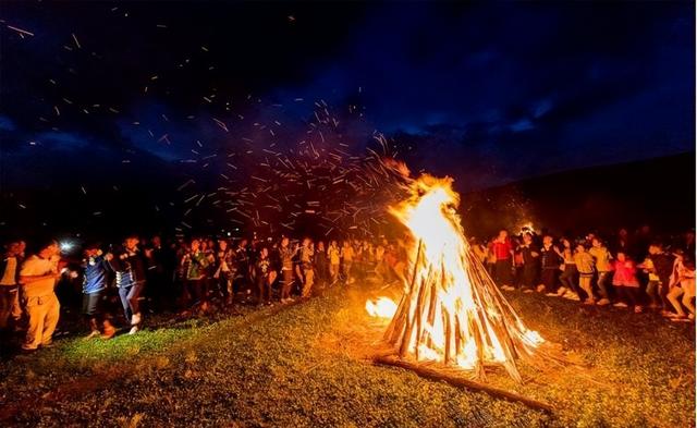 盛夏最热时节彝族为何“燃火”？揭秘火把节背后的文化内涵