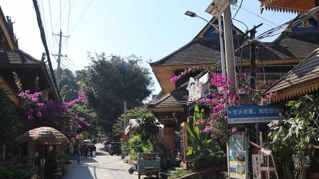 云南边境西双版纳，真正的千年古寨，当地村民还住在吊脚楼中