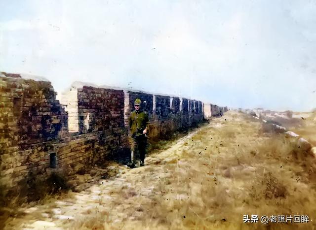 1938年，日军私人相册中的顺德（邢台）古城，鬼子在城墙上散步