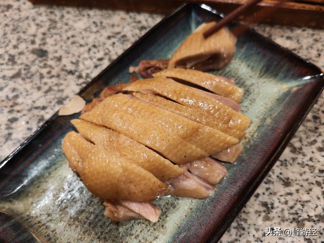 玄武门外，找了家南京大排档，体验金陵城的特色美食