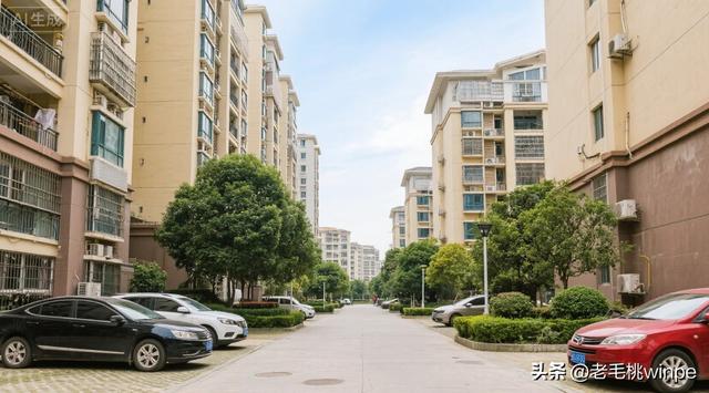 有钱人在收购“老旧小区顶楼”！知情人说出实情：这可不是瞎买
