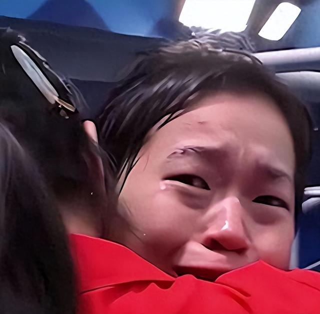 远离造神迷障！全红婵带伤去滑雪，没想到让人担心的事还是出现了