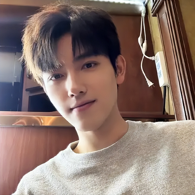 长得丑、没才华，爹妈“强捧不红”的4位星二代	，注定走不远