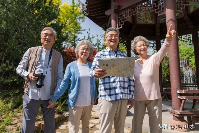 我发现个问题：多数喜欢跟团游的中老年人，基本都有这几个共性